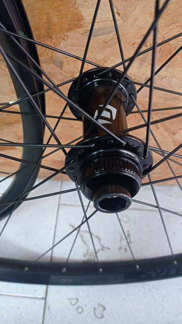 Brugt Syncros X30SE BOOST SHIMANO MICROSPLINE PER XC/E-BIKE/TRAIL 2024 bike — billede 4 af 7