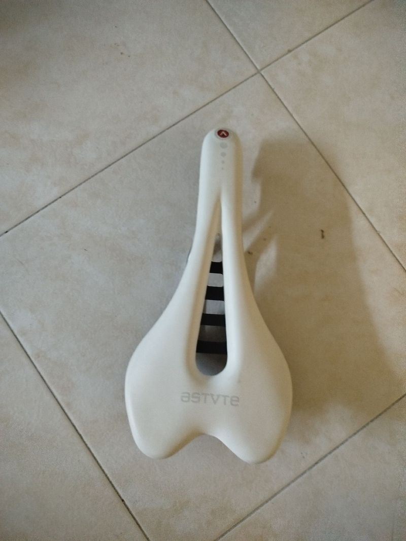 Gebrauchtes ASTUTE Skyline VT 2023 Saddles & Seatposts