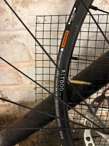 Used Shimano MT 600 2023 bike — image 4 of 5