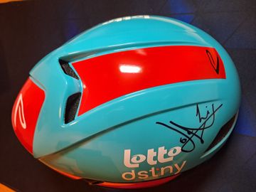 Tweedehands Ekoi AR14 Lotto-Dstny team helmet with signatures of Victor Campenaerts and Arnaud De Lie 2024 Cycling Accessories