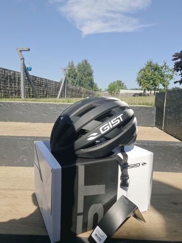 Used Gist revol 2025 bike — image 1 of 3