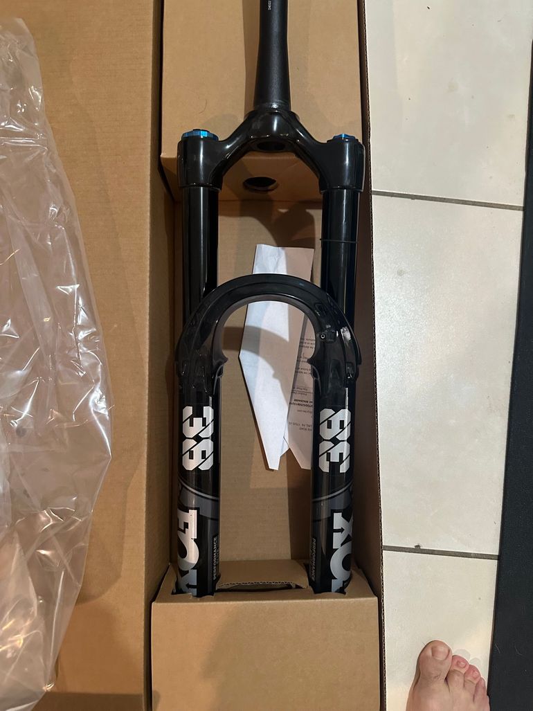 Used Fox 38performance elite 2025 bike — image 1 of 5
