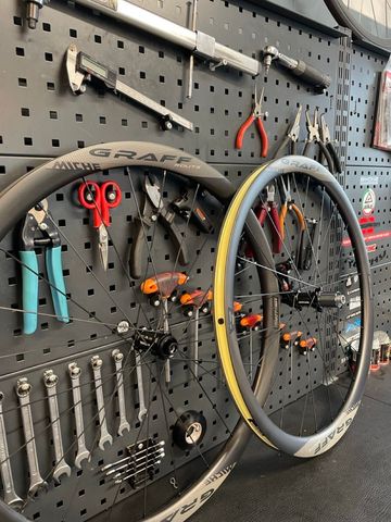 Used Miche Graff route carbon 2024 bike — image 2 of 3