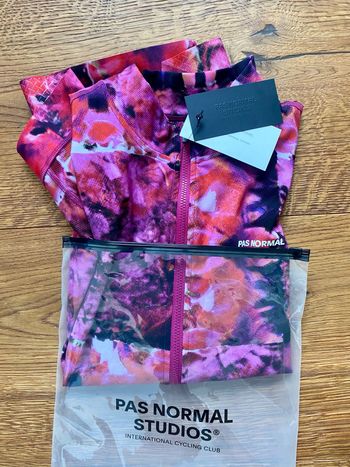 Pas Normal Studios Essential Kaleidoskop Pink 2025 bike usato — immagine 2 di 3