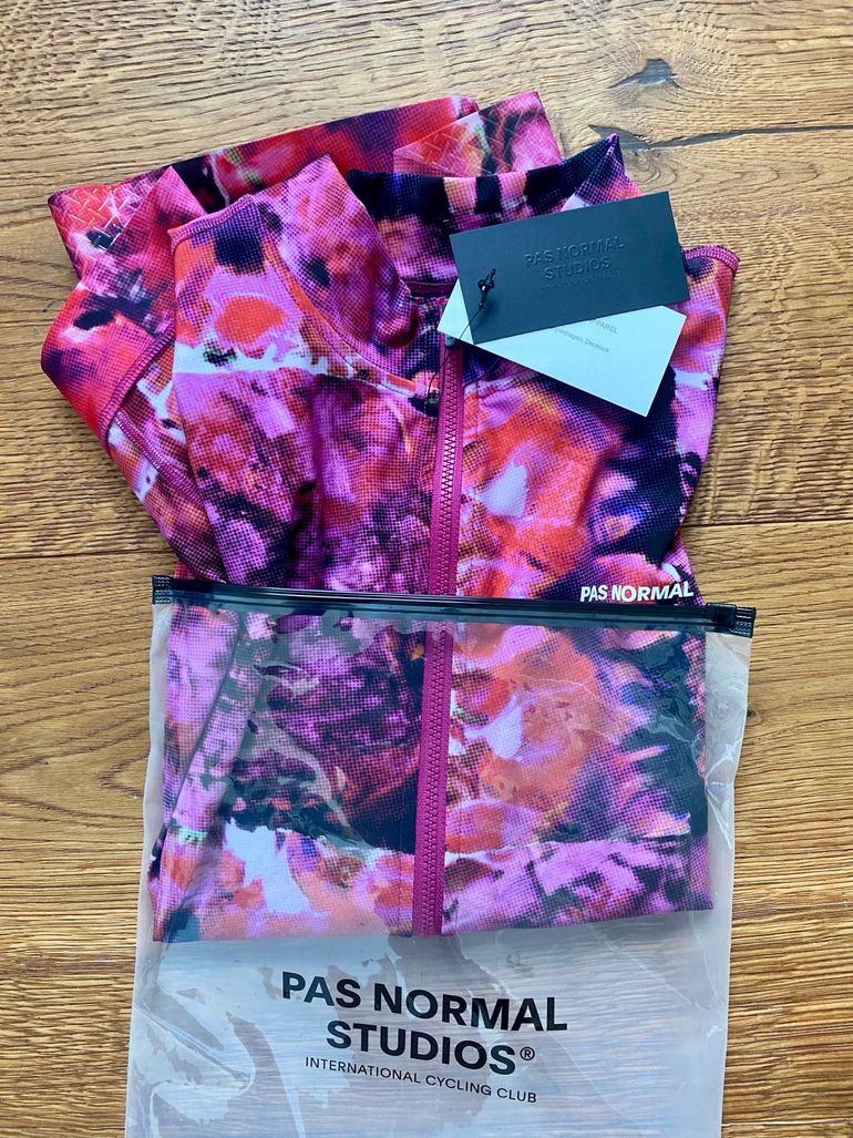 Pas Normal Studios Essential Kaleidoskop Pink 2025 bike usato — immagine 2 di 3
