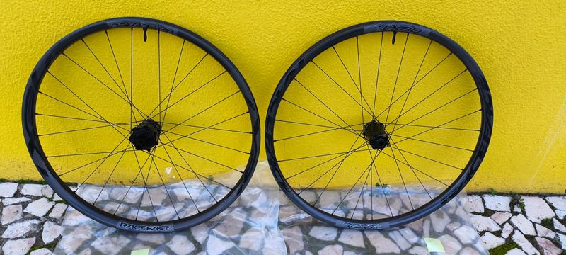 Použité Race Face Next'r 31 carbon Wheels