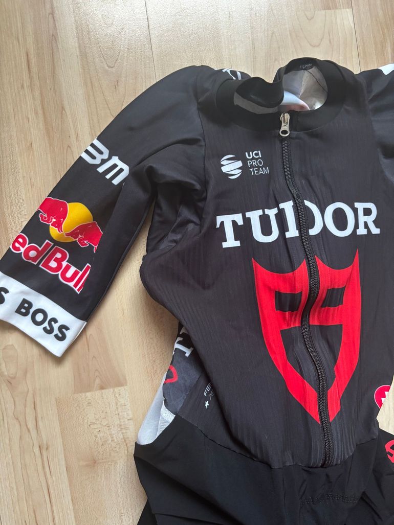 Brugt Assos Fendq TT Chronosuit 2025 bike — billede 2 af 4