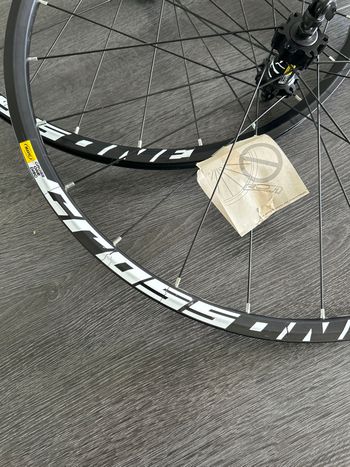 Used Mavic Cross one disc 584 x 19C 2016 bike — image 2 of 10
