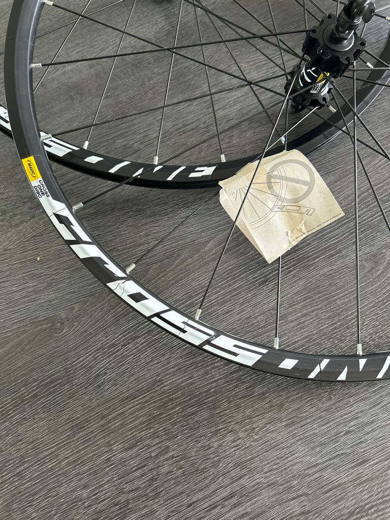 Used Mavic Cross one disc 584 x 19C 2016 bike — image 2 of 10