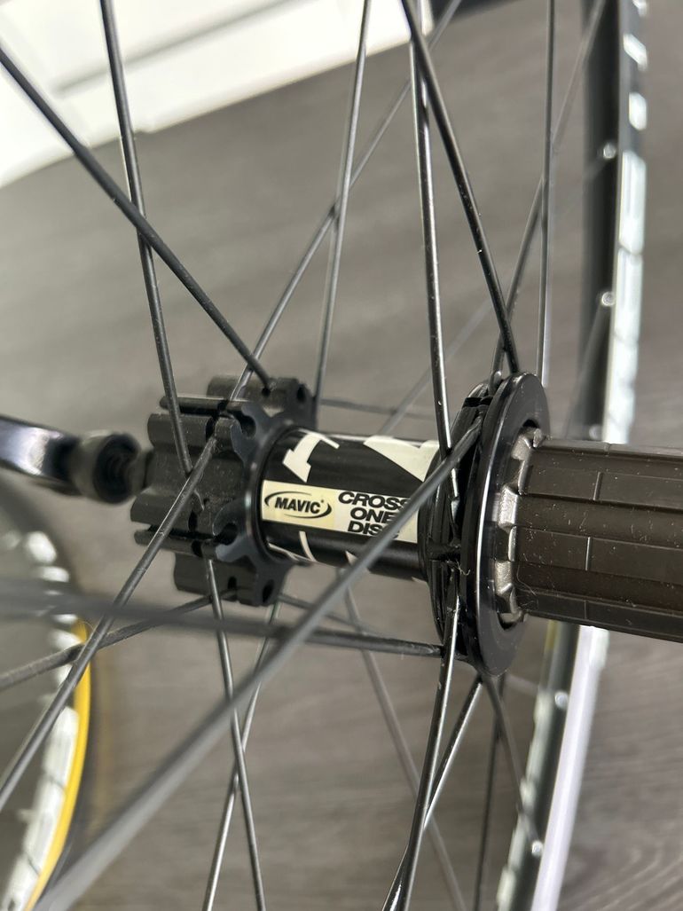 Used Mavic Cross one disc 584 x 19C 2016 bike — image 7 of 10
