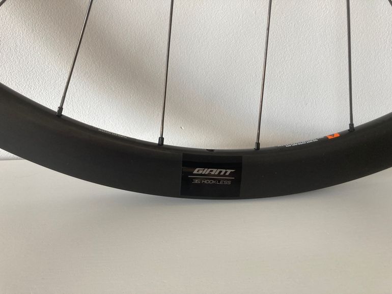 Brugt Giant SLR2 36mm Disc Carbon 2024 bike — billede 2 af 4