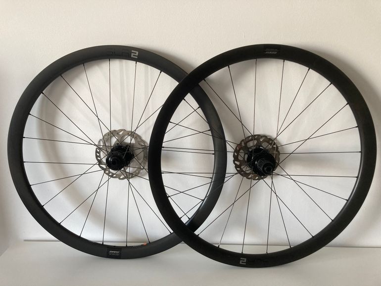Brugt Giant SLR2 36mm Disc Carbon 2024 bike — billede 1 af 4
