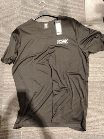 Used oakley factory 2024 Cycling Clothing