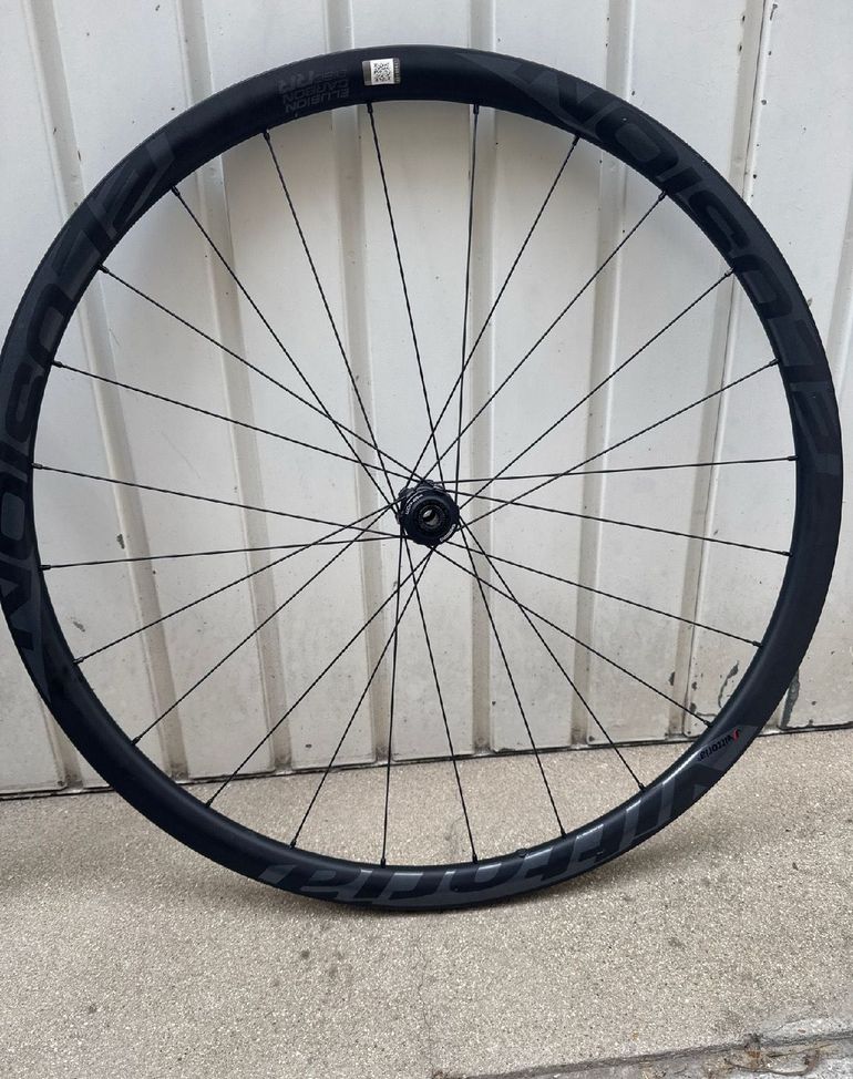 Brugt Vittoria Elusion 30 DISC 2023 bike — billede 3 af 3