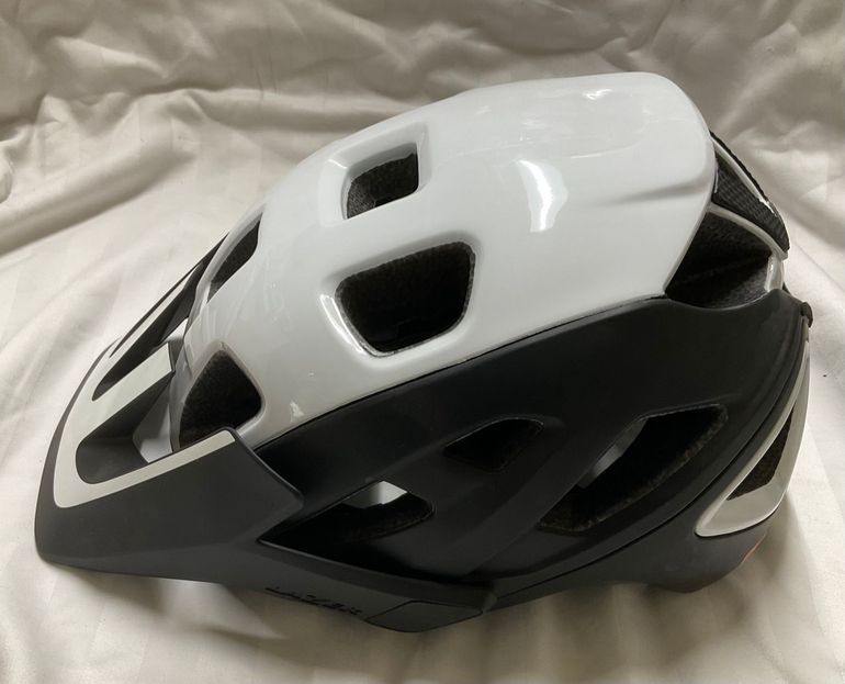 Lazer Jackal KinetiCore 2024 bike usato — immagine 3 di 8
