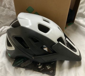 Używany Lazer Jackal KinetiCore 2024 bike — zdjęcie 1 z 8