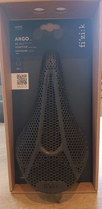 フィジーク(FIZIK) ARGO VENTO R3 140mm Amazon | Fizik(フィジーク) ARGO VENTO R3 kiumレール ブラック 140mm