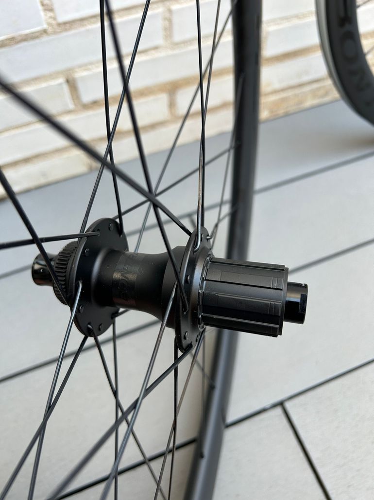 Used Bontrager Aeolus Elite 50 TLT 2025 bike — image 5 of 7