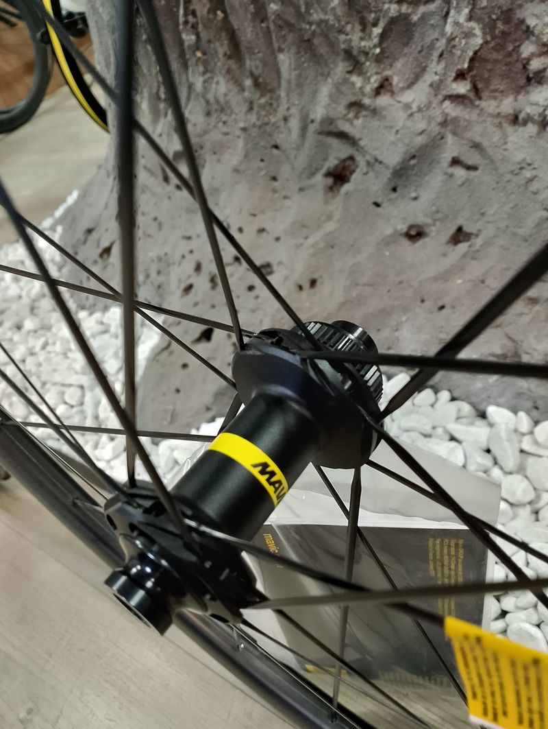 Used Mavic slr 32 disc 2025 bike — image 4 of 5