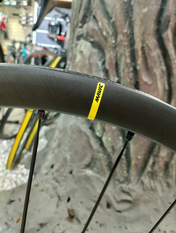 Used Mavic slr 32 disc 2025 bike — image 3 of 5