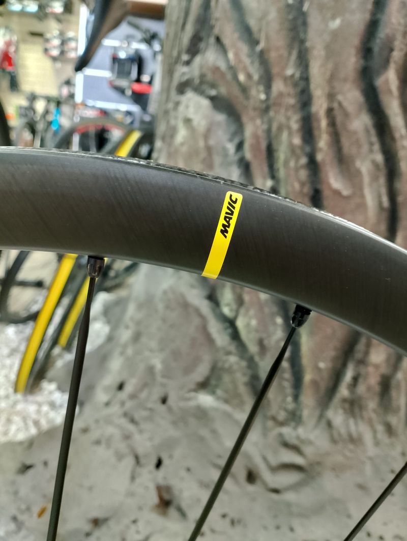 Used Mavic slr 32 disc 2025 bike — image 3 of 5