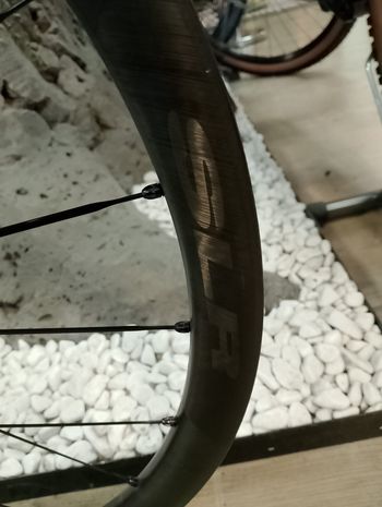 Used Mavic slr 32 disc 2025 bike — image 2 of 5