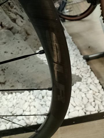 Used Mavic slr 32 disc 2025 bike — image 2 of 5
