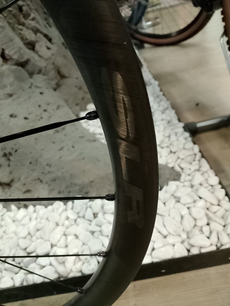 Used Mavic slr 32 disc 2025 bike — image 2 of 5
