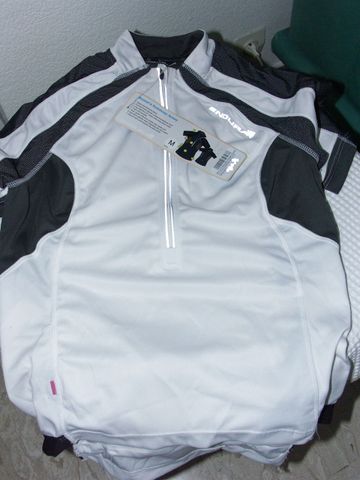 Endura MAILLOT CYCLISME ÉTÉ FEMME HUMMVEE MANCHES COURTES BLANC TAILLE M NEUF ! Cycling Clothing usato