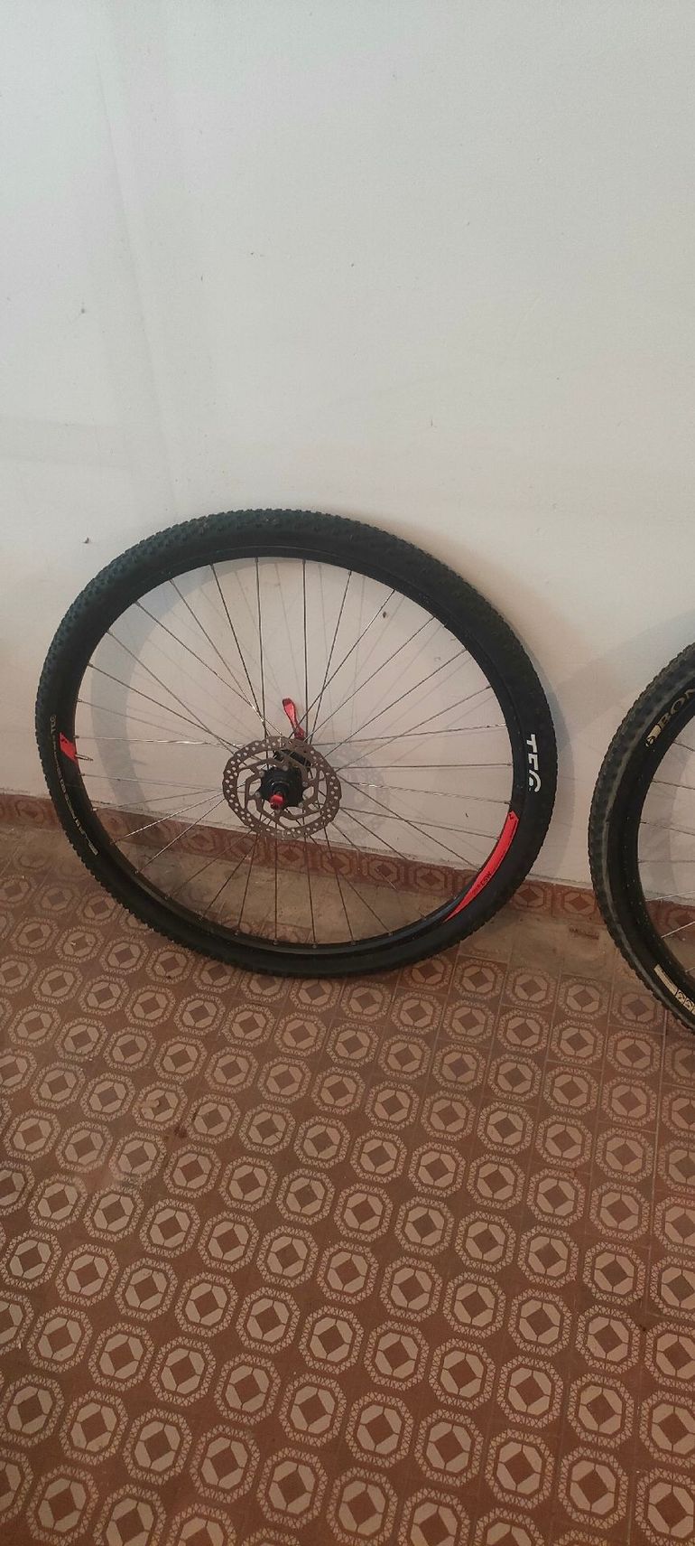 Used cube avenus 2022 bike — image 2 of 3