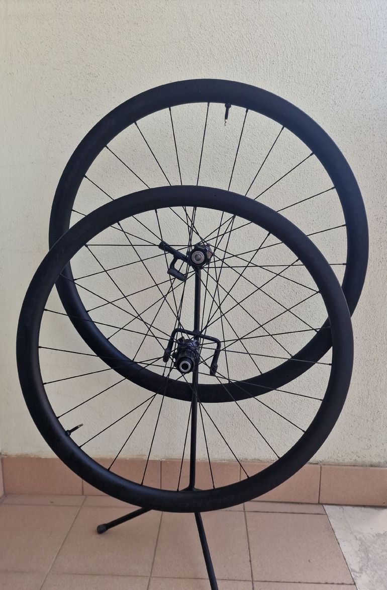 Used Shimano Ultegra C36 2022 bike — image 1 of 8