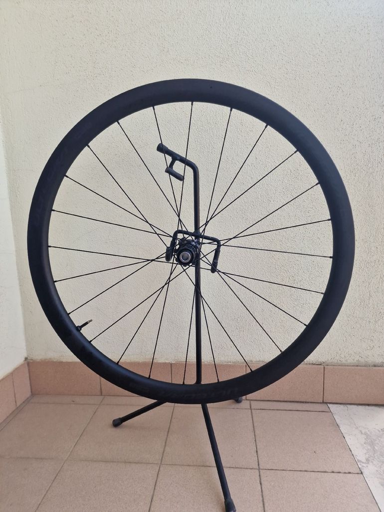 Used Shimano Ultegra C36 2022 bike — image 3 of 8