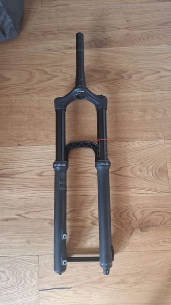 Used RockShox Lyric RCT3 2022 bike — image 3 of 6