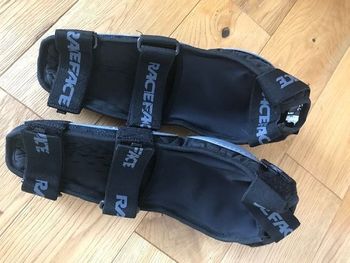 Used Race Face DIY Womens arm & knee combi 2015 bike — image 4 of 8