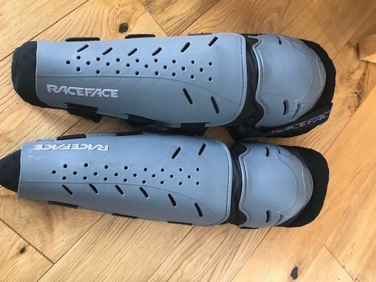 Used Race Face DIY Womens arm & knee combi 2015 bike — image 1 of 8