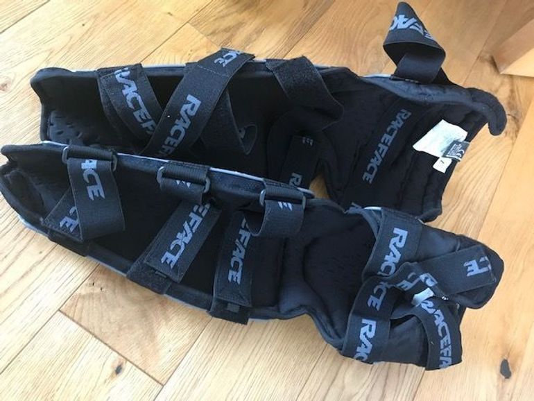 Used Race Face DIY Womens arm & knee combi 2015 bike — image 5 of 8