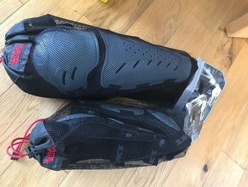 Used Race Face DIY Womens arm & knee combi 2015 bike — image 6 of 8