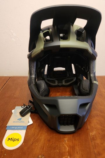 Used Bluegrass Vanguard Core Edition MIPS 2025 bike — image 2 of 6