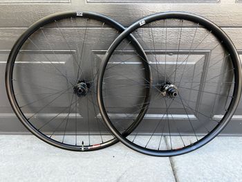 Used WTB EZR i23 Tubeless DT Swiss 370 12mm Thru Axel Wheelset 2020 Wheels