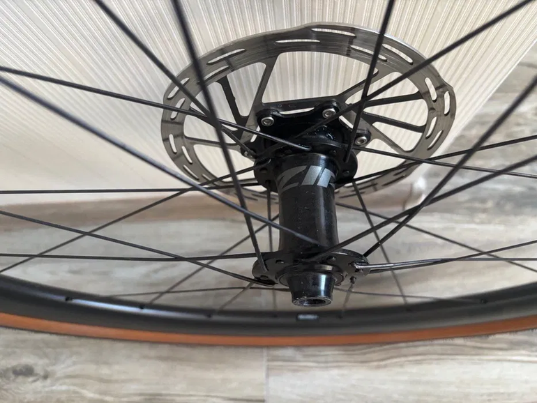 Used Zipp 303s 700c 2024 bike — image 5 of 5