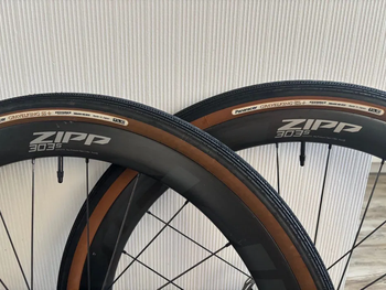 Used Zipp 303s 700c 2024 bike — image 2 of 5