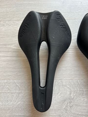 Použité Sella Italia novus 2025 Saddles & Seatposts