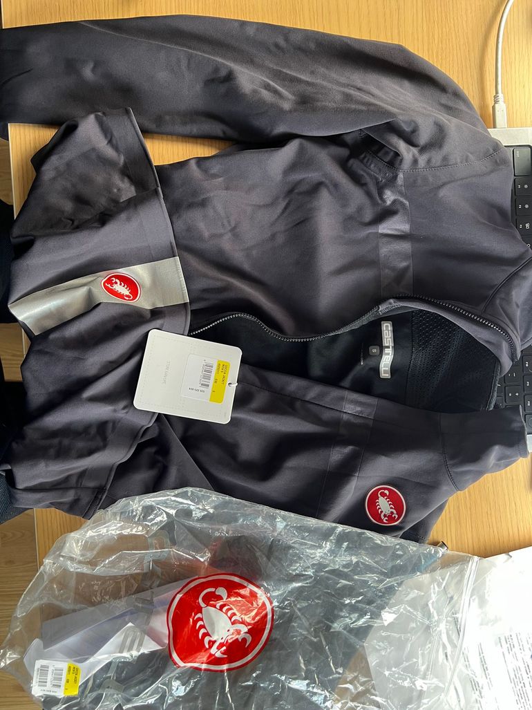 Gebrauchtes Castelli Goccia Jacket Men (dark grey 030) 2025 bike — Bild 3 von 3