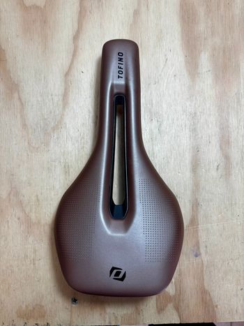 SCOTT SYNCROS Tofino V SLカットアウト サドルバッグ付き SCOTT SYNCROS Tofino V SLカットアウト サドルバッグ付き