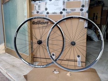 Used Shimano RS10 2021 Wheels