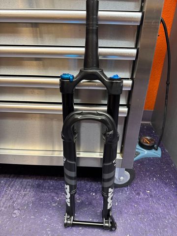 Used Fox performance sc 32 float 29 100 2022 bike — image 1 of 4