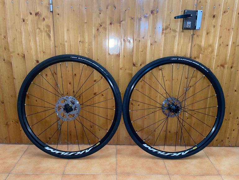 Used Mavic Askium disc 19 2024 bike — image 1 of 4
