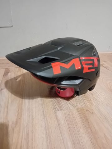 Tweedehands MET Parachute mcr mips nero/rosso 2022 bike — afbeelding 3 van 6