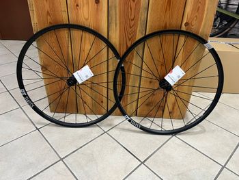 Used DT SWISS E-1800 HG 142X12 100X12 23mm 2025 Wheels