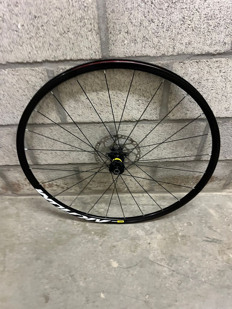 Used Mavic Aksium 2022 bike — image 1 of 2